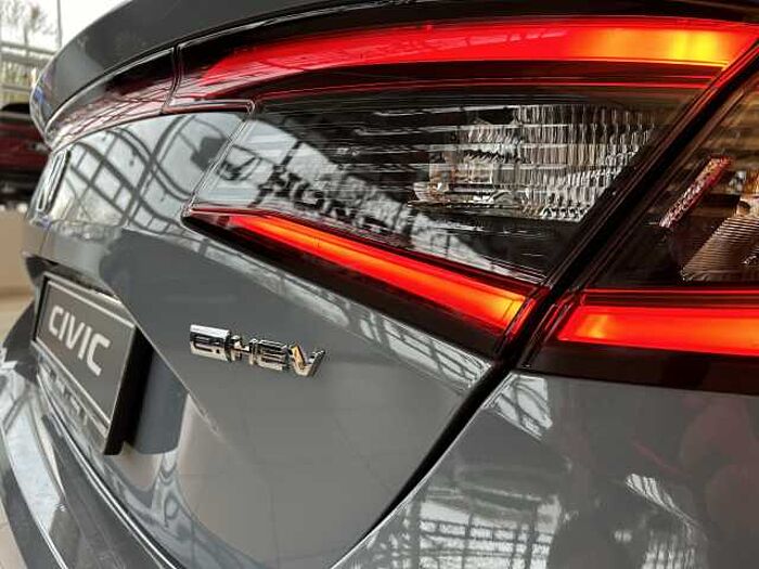 Honda Civic e: HEV 2.0 i-MMD Hybrid Elegance